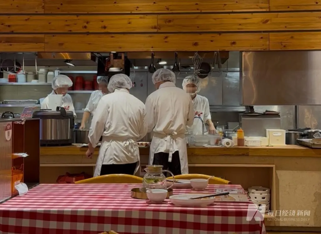 下架“罗永浩套餐”暂停开放后厨参观！西贝或就“冷冻西兰花”发公告！门店被曝疑似用